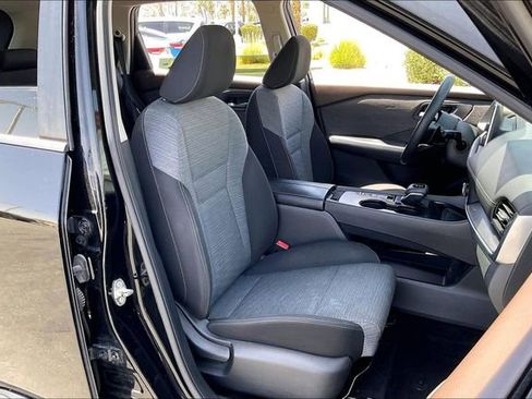 Certified 2023 Nissan Rogue SV FWD image 6