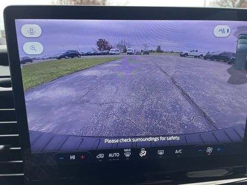 Used 2023 Ford Transit 350 XLT image 27