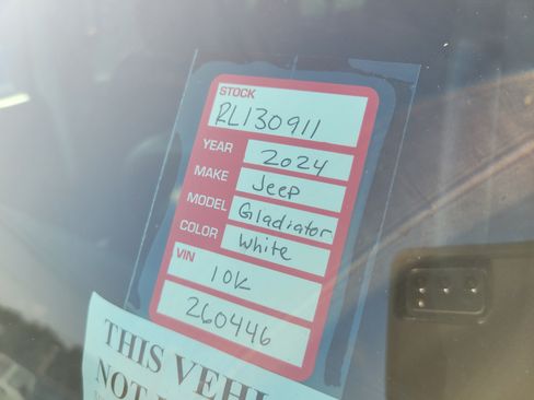 Used 2024 Jeep Gladiator Mojave AWD/4WD image 10