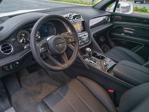 Used 2022 Bentley Bentayga image 4