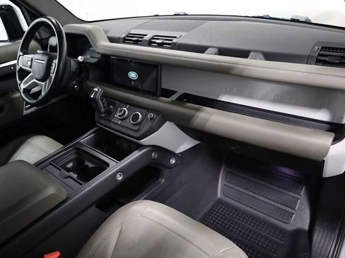 Used 2020 Land Rover Defender 110 SE image 6