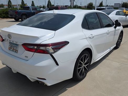 Used 2021 Toyota Camry SE FWD image 5