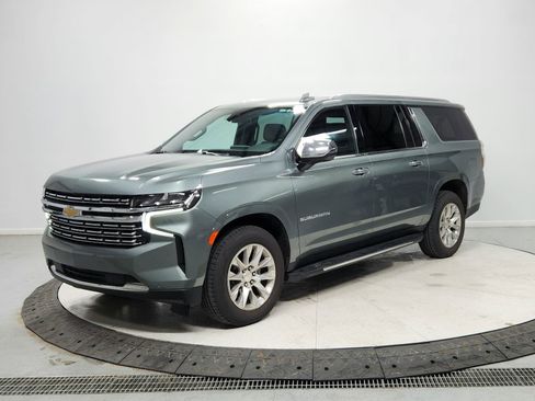 Used 2023 Chevrolet Suburban Premier image 3