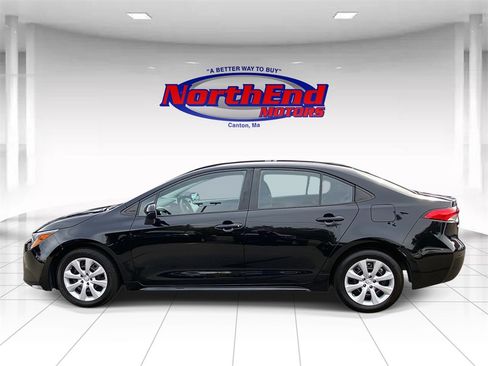 Used 2023 Toyota Corolla LE image 3