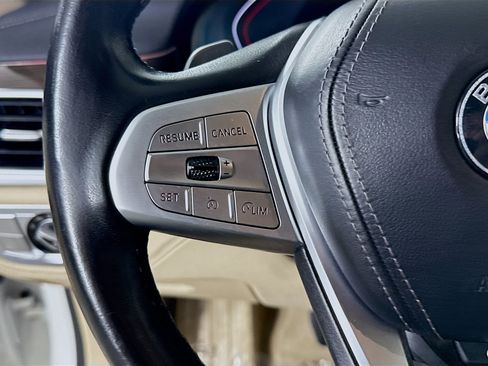 Used 2021 BMW 740i image 14