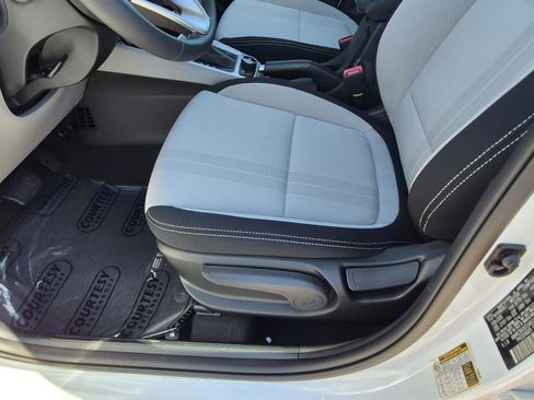 New 2026 Hyundai Venue SEL FWD image 18
