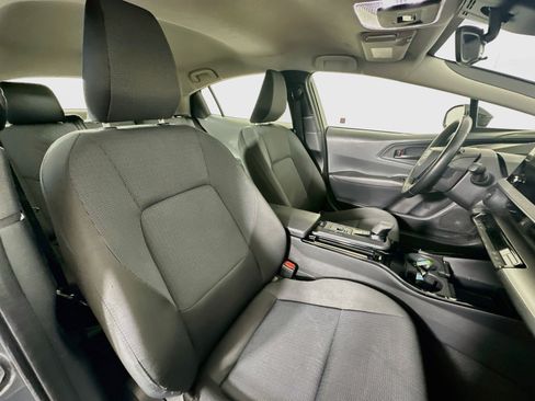 Used 2024 Toyota Prius LE FWD image 30