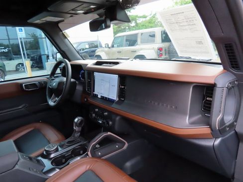 Used 2024 Ford Bronco Outer Banks image 14