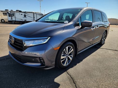 Used 2023 Honda Odyssey Touring image 3