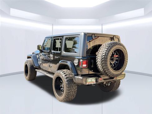 Used 2019 Jeep Wrangler Unlimited Sahara AWD/4WD image 9