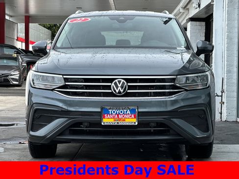 Used 2022 Volkswagen Tiguan SE image 9