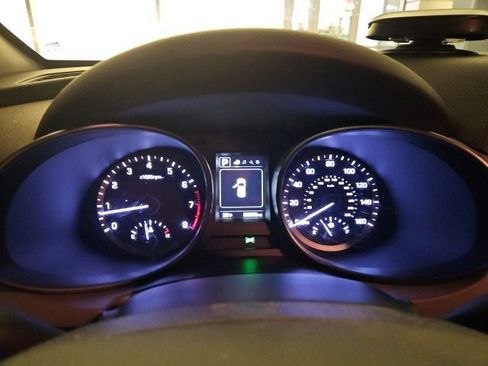 Used 2017 Hyundai Santa Fe SE image 10