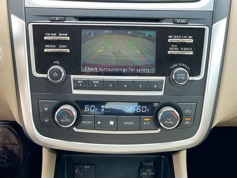 Used 2017 Nissan Altima 2.5 SL w/ Moonroof Package image 18