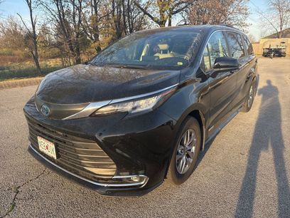 Used 2021 Toyota Sienna XLE