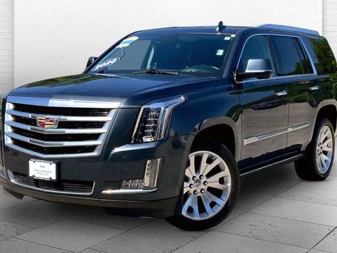 Used 2020 Cadillac Escalade Premium Luxury AWD/4WD image 13