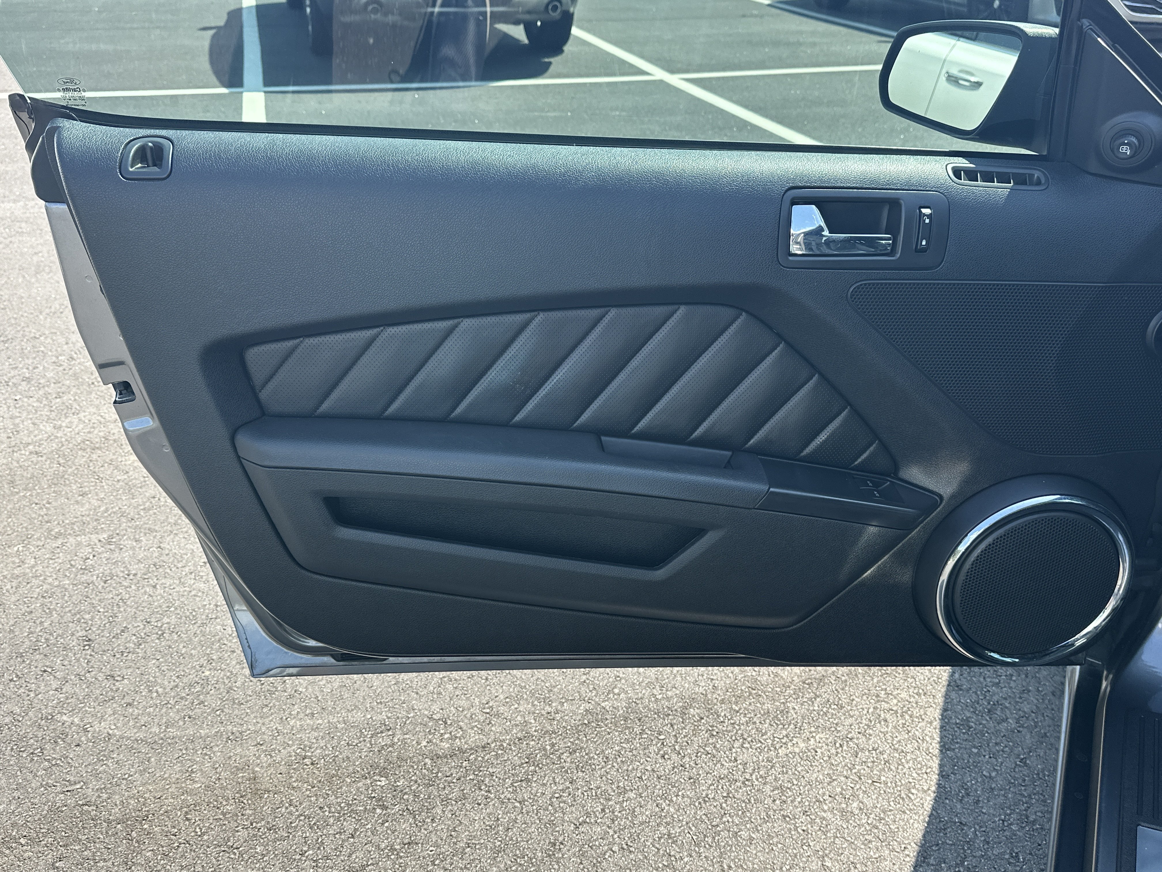 Used 2010 Ford Mustang GT RWD image 11
