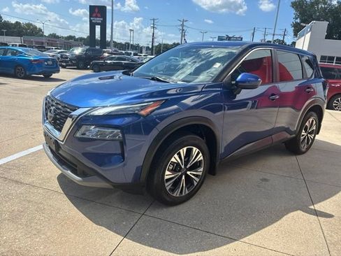 Used 2023 Nissan Rogue SV FWD image 3