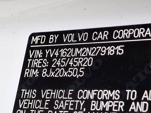 Used 2022 Volvo XC40 T5 R-Design w/ Advanced Package image 28