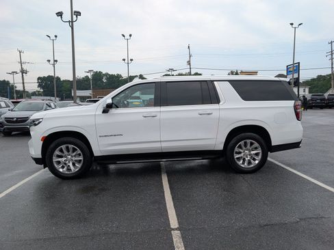 Used 2024 Chevrolet Suburban Premier RWD image 2
