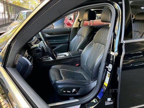 Used 2021 BMW 750i xDrive 750i xDrive w/ Luxury Rear Seating Package image 7