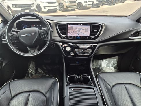 Used 2021 Chrysler Pacifica Limited w/ Uconnect Theater Family Group FWD image 25