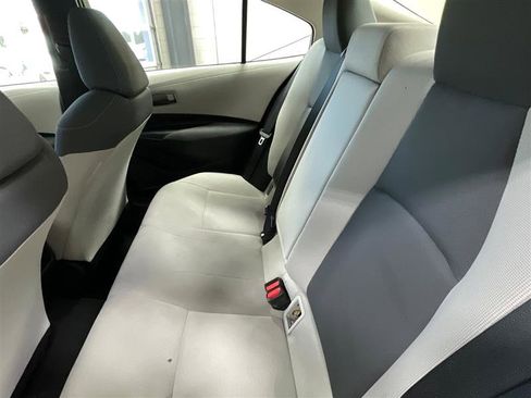 Used 2022 Toyota Corolla LE image 12