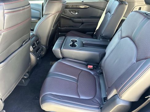 Used 2025 Honda Pilot Black Edition image 12