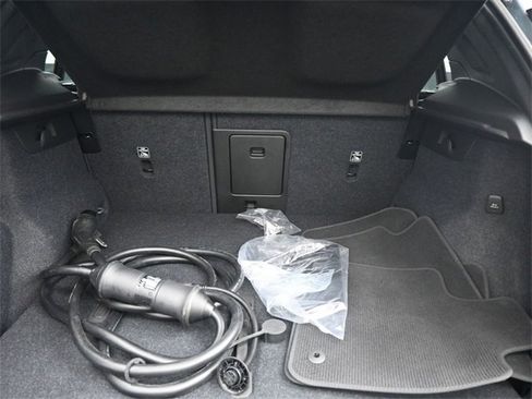 Used 2023 Volvo XC40 Recharge Ultimate image 29