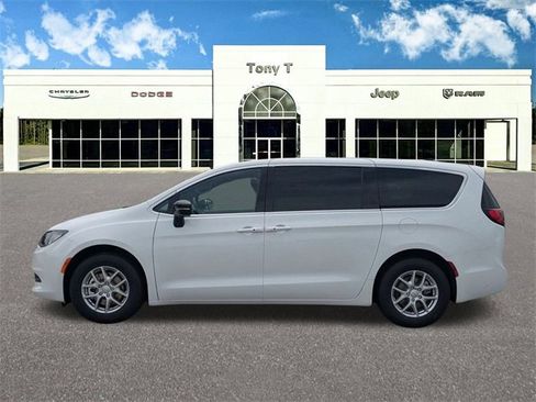 New 2026 Chrysler Voyager LX image 5