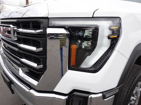 Used 2024 GMC Sierra 2500 SLE image 61