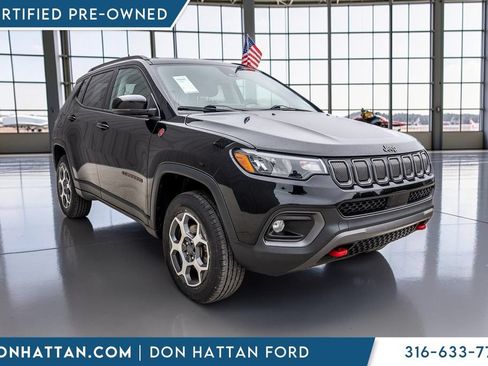 Used 2022 Jeep Compass Trailhawk w/ Trailhawk Convenience Group AWD/4WD image 40