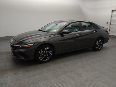 Used 2025 Hyundai Elantra Sport FWD image 2