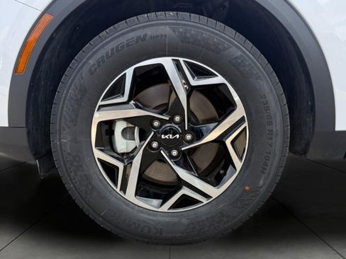 Certified 2025 Kia Sportage LX image 6