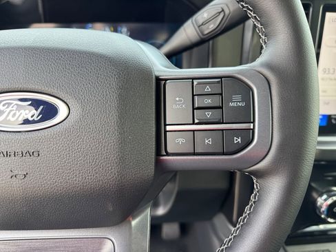 New 2026 Ford F250 Lariat w/ Black Appearance Package image 23