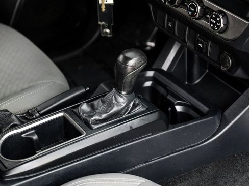 Used 2020 Toyota Tacoma SR w/ SR Convenience Package RWD image 18