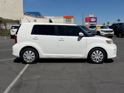 Used 2012 Scion xB FWD image 2