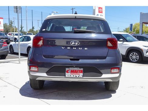 Used 2021 Hyundai Venue FWD image 6