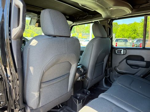 Used 2024 Jeep Wrangler Unlimited Sport AWD/4WD image 28