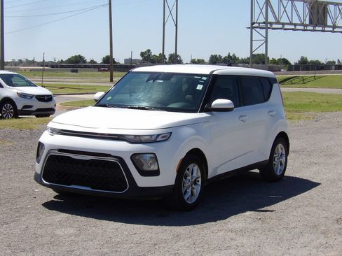 Used 2022 Kia Soul LX w/ Technology Package FWD image 2