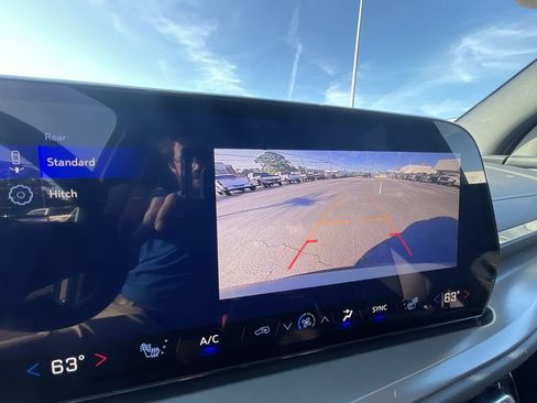Certified 2026 Chevrolet Traverse LT FWD image 15
