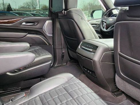 Used 2023 Cadillac Escalade ESV Sport Platinum w/ LPO, ONYX Package AWD/4WD image 25