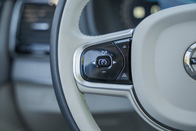 Certified 2025 Volvo XC90 T8 Plus w/ Protection Package Premier AWD/4WD image 28