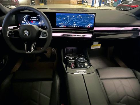 New 2026 BMW 540i xDrive w/ M Sport Package AWD/4WD image 5