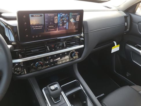 New 2026 Nissan Pathfinder SL image 3