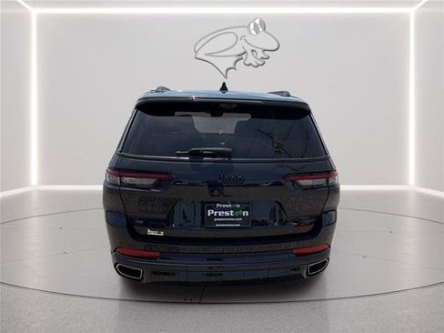Used 2023 Jeep Grand Cherokee L Summit w/ Advanced Protech Group IV AWD/4WD image 4