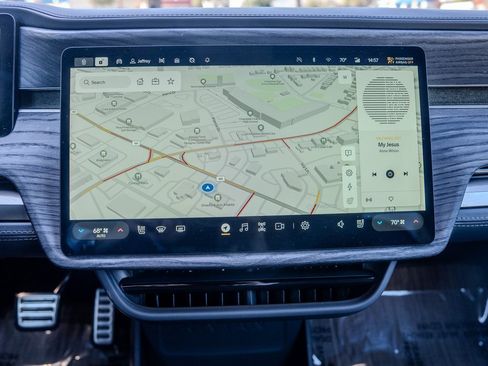 Used 2022 Rivian R1T Adventure image 10