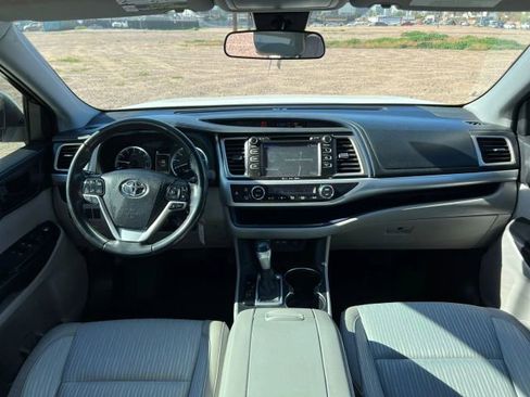 Used 2019 Toyota Highlander Plus image 6