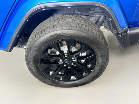 Used 2024 Jeep Wrangler Unlimited Sahara AWD/4WD image 11