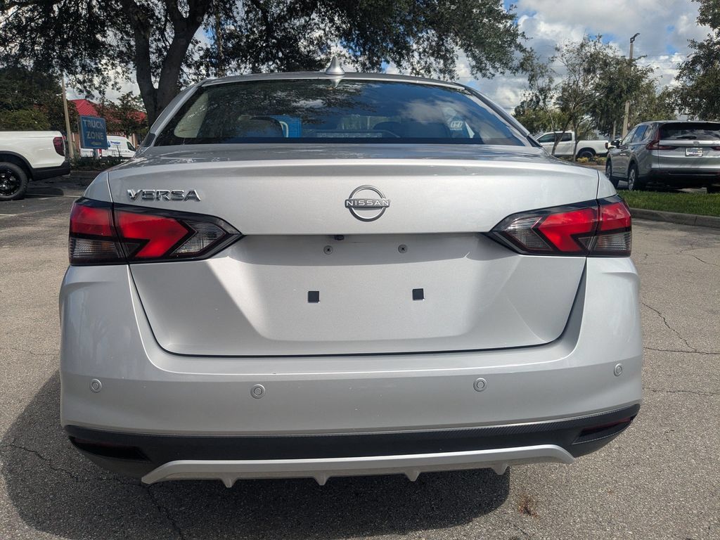 Used 2025 Nissan Versa SV FWD image 5