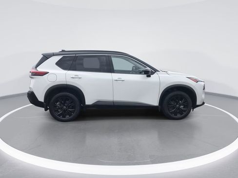 Used 2023 Nissan Rogue SV w/ SV Premium Package image 9